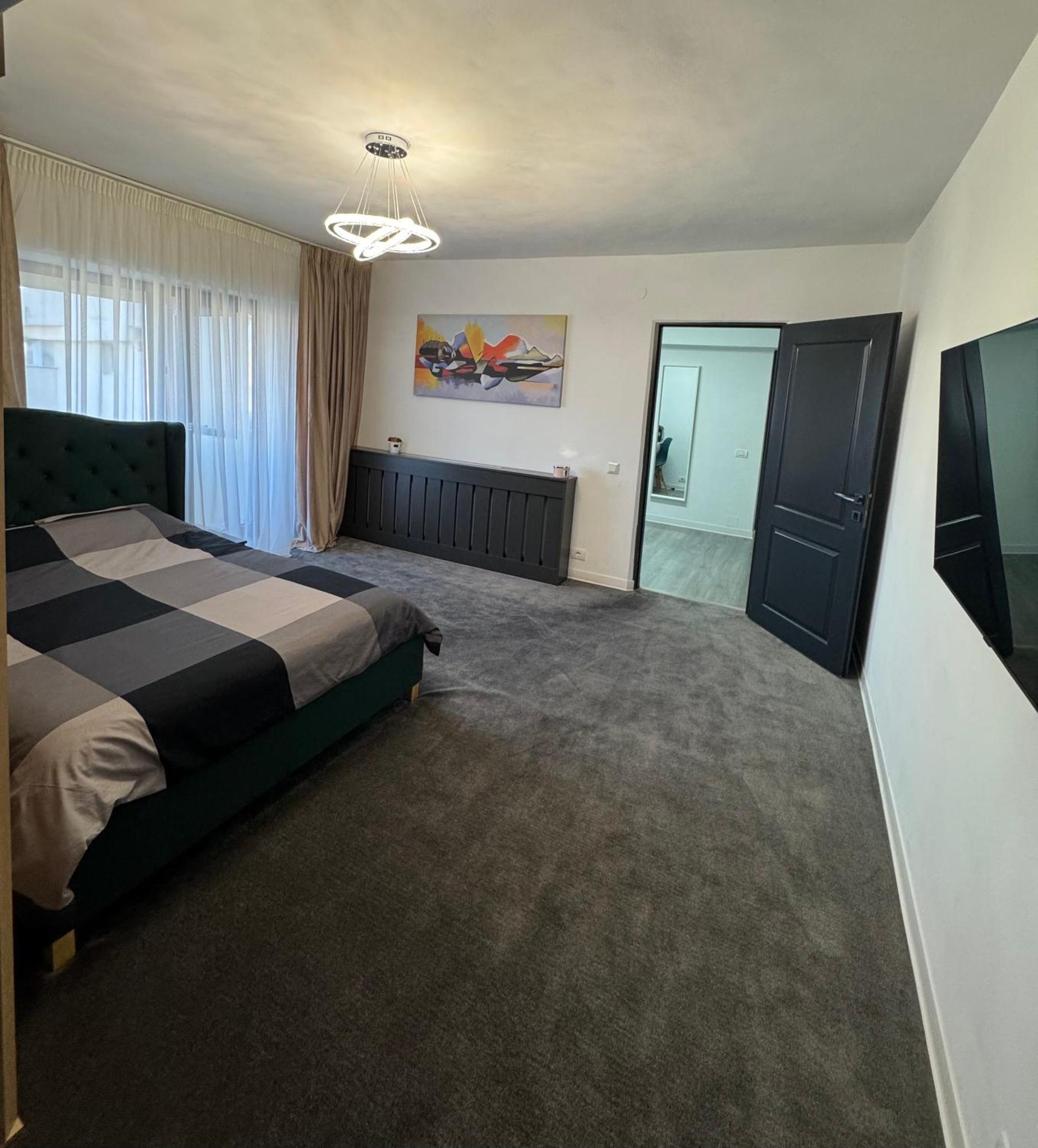 Central Apartment Targu Jiu Bagian luar foto